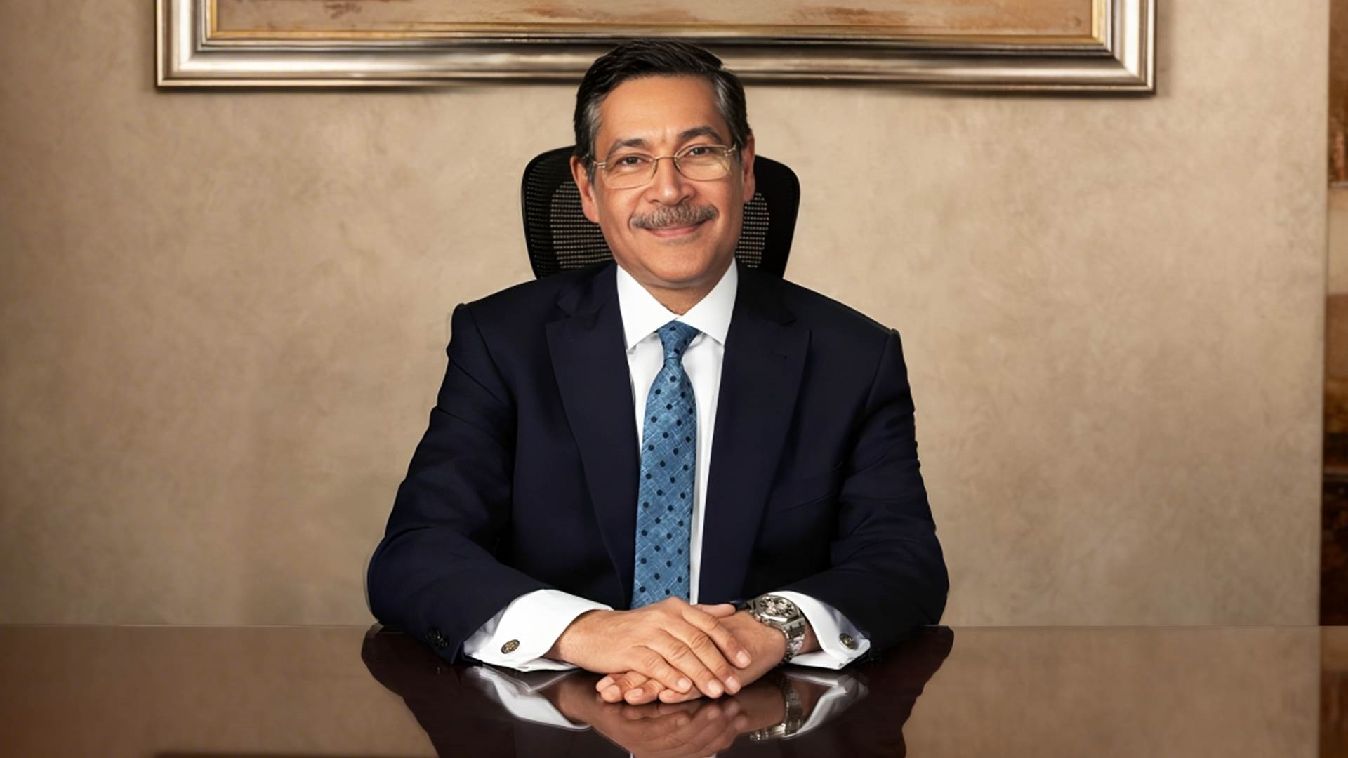 حسن غانم الرئيس التنفيذي والعضو المنتدب لبنك التعمير والإسكان  FirstBank