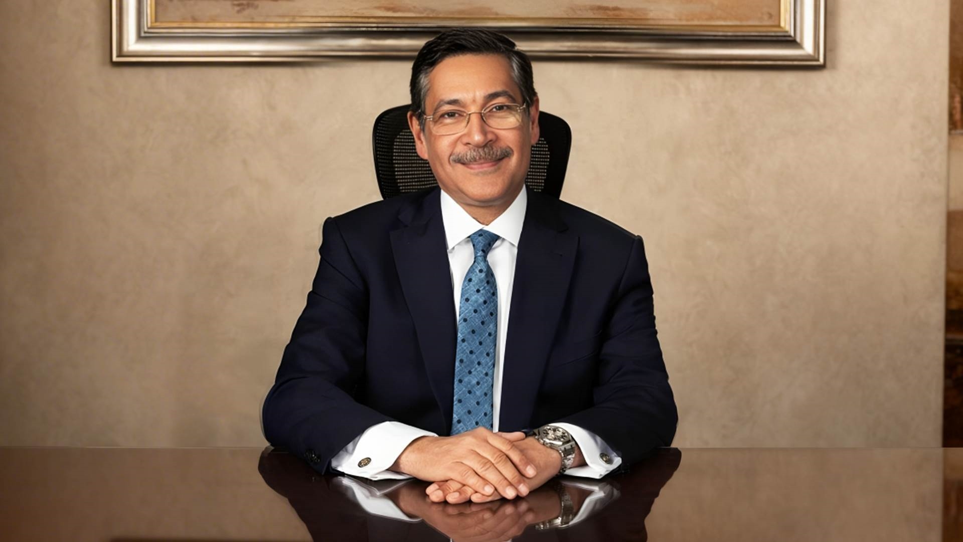 حسن غانم الرئيس التنفيذي والعضو المنتدب لبنك التعمير والإسكان  FirstBank