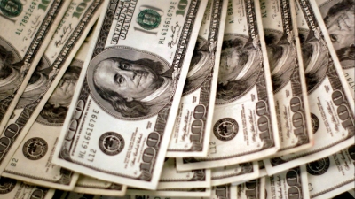 أسعار العملات الأجنبية عالميًا..الدولار الأمريكي يرتفع  ليقطع  سلسلة من الخسائر والجنيه الإسترليني يتراجع