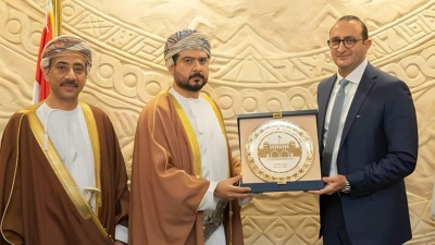 رئيس «EBank» يستقبل وزير التجارة والصناعة العماني لمناقشة سبل التجارة والاستثمار بين البلدين