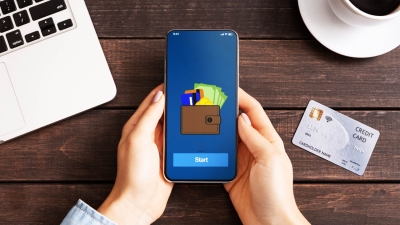 قاموس «First».. ماذا تعرف عن المحافظ الإلكترونية؟