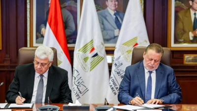 محافظ «المركزي» ووزير التعليم العالي يوقعان بروتوكولي تعاون لتوفير منح جامعية للطلاب المتفوقين غير القادرين