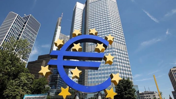 للمرة الأولى منذ عام 2011 «المركزي الأوروبي» يرفع الفائدة 0.5%