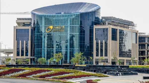 السفير الهندي يزور مكتب بريد بأسوان ويشيد بتطور البنية التحتية والخدمات المقدمة للعملاء