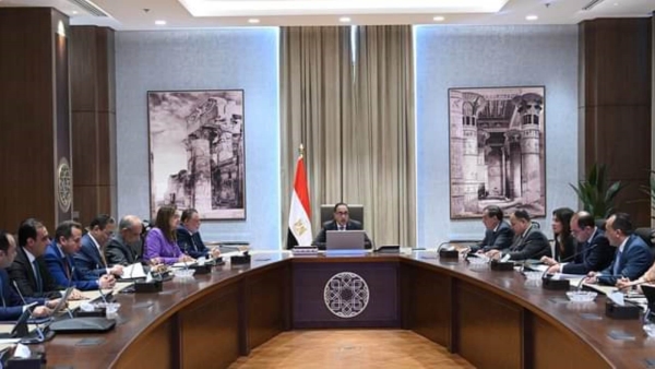 رئيس الوزراء يتابع موقف برنامج الطروحات الحكومية بحضور محافظ البنك المركزي 