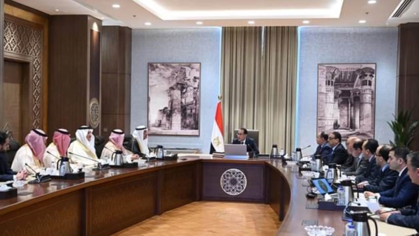 رئيس الوزراء يبحث أوجه التعاون المشترك وزيادة الاستثمارات مع مسؤولين سعوديين