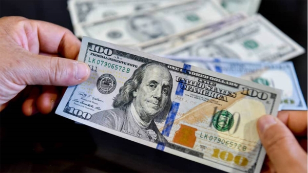 ارتفاع سعر الدولار ليسجل 49.45 جنيهاً بمنتصف تعاملات البنوك المصرية اليوم
