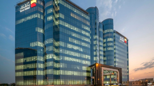 مؤسسات عملاقة: بنك البلاد السعودي.. من مصرف ناشئ إلى مؤسسة مالية كبرى