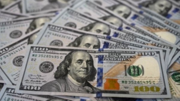 قفزة مفاجئة للدولار في مستهل تعاملات الأحد.. وسعر البيع يسجل 52.28 جنيهًا