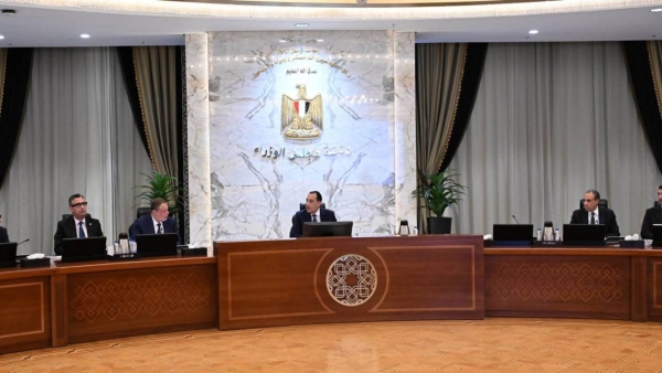 بحضور محافظ البنك المركزي.. رئيس الوزراء يترأس اجتماع المجموعة الوزارية الاقتصادية